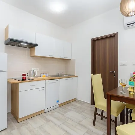 Easy Apartment *
