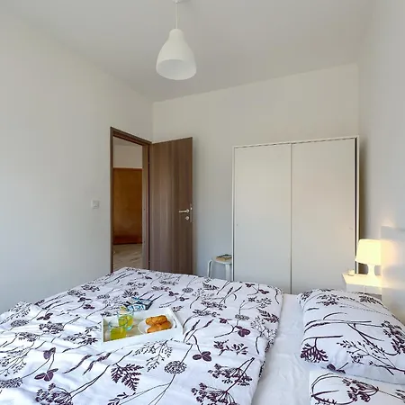 Easy Apartment *